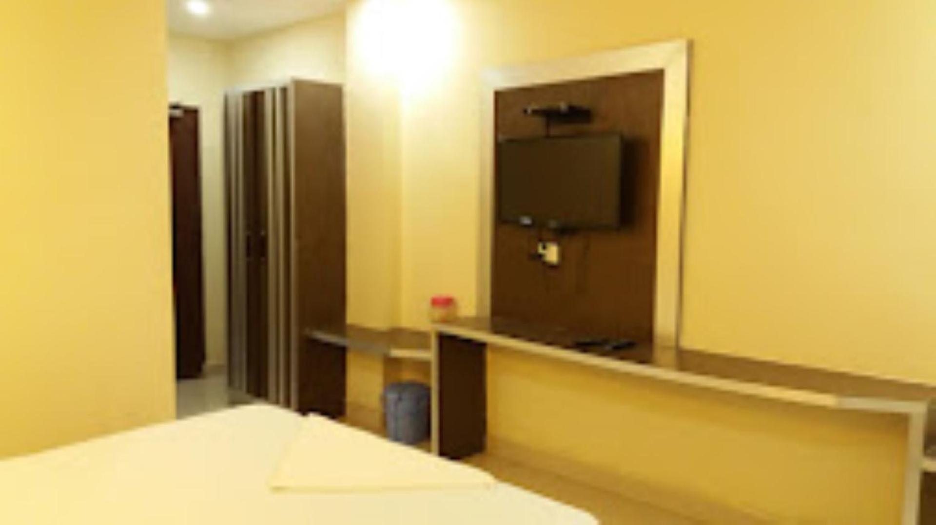 Gadadhar Hotel 3*